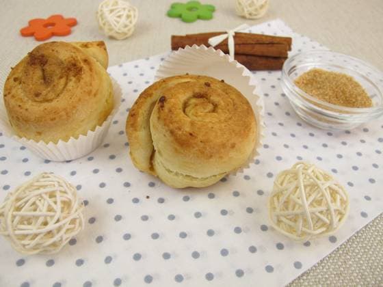 Zimtschnecken Muffins mit Zimt und Zucker Zimtschnecken Muffins mit Zimt und Zucker Copyright: xZoonar.com HeikexRaux 8963715