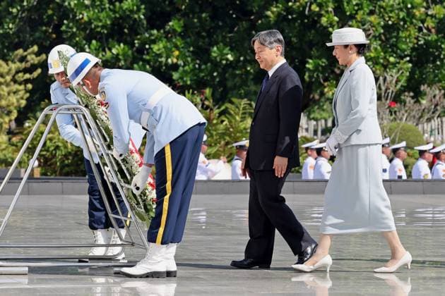 Bilder des Jahres 2023, Entertainment June 06 Entertainment Themen der Woche KW25 Japanese emperor, empress in Indonesia Japanese Emperor Naruhito (2nd from R) and Empress Masako (far R) visit the Kalibata Heroes Cemetery, which honors those who fought for Indonesia s independence, to offer prayers and flowers in Jakarta on June 20, 2023. (Pool photo)  A14AA0001602672P