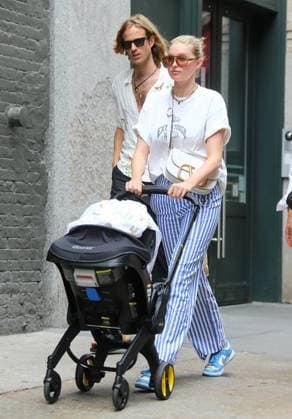 Elsa Hosk Out - NYC Model Elsa Hosk is having lunch with her husband Tom Daly, their baby girl Tuulikki Joan and friends at Balthazar restaurant in Soho, New York on June 21, 2021. Photo by Dylan Travis ABACAPRESS.COM New York City NY United States  Copyright: xDylanxTravis ABACAx 769819_015 DylanxTravis ABACAx 769819_015