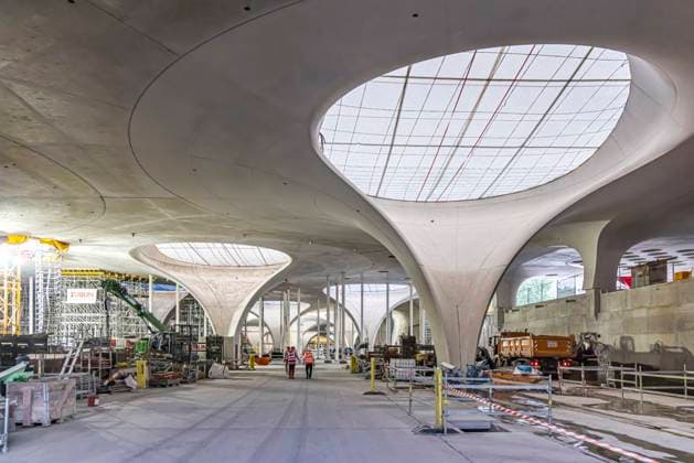 News Themen der Woche KW25 Ausschalung der 28. und damit letzten Kelchstützen, die das Dach des künftigen Durchgangsbahnhof in Stuttgart tragen werden. Noch ist Baustelle, Ende 2025 sollen hier die ersten Züge rollen. Das Projekt Stuttgart 21 kostet rund 10 Milliarden Euro. 21.06.2023.: Stuttgart, Baden-Württemberg, Deutschland. *** Formwork stripping of the 28 and thus last goblet supports that will carry the roof of the future through station in Stuttgart Still a construction site, the first trains are expected to roll here at the end of 2025 The Stuttgart 21 project costs around 10 billion euros 21 06 2023 Stuttgart, Baden Württemberg, Germany