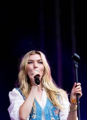 BROUWERSDAM - Hannah Mae on the first day of Concert at SEA. The festival is organized every year by the Zeeland band BLOF. ANP IRIS VAN DEN BROEK netherlands out - belgium out  Copyright: xx x472194086x originalFilename: 472194086.jpg