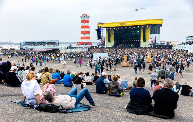 BROUWERSDAM - Visitors to the Concert at SEA festival on the first day of the festival. Concert at SEA is organized every year by the Zeeland band BLOF. ANP IRIS VAN DEN BROEK netherlands out - belgium out  Copyright: xx x472194786x originalFilename: 472194786.jpg