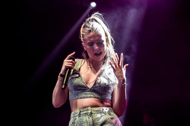 Entertainment Bilder des Tages Mimi Webb live at Tinderbox 2023, Odense, Denmark Odense, Denmark. 22nd, June 2023. The British singer Mimi Webb performs a live concert during the Danish music festival Tinderbox 2023 in Odense. Odense Denmark  Copyright: xGonzalesxPhoto LassexLagonix