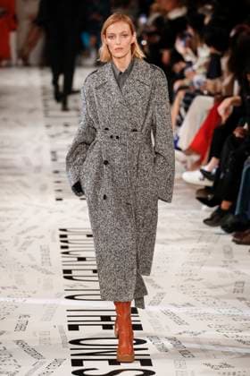 PFW - Stella McCartney Runway Anja Rubik walks the runway during the Stella McCartney Ready to Wear fashion show as part of the Paris Fashion Week Womenswear Fall Winter 2019 2020 on March 04, 2019 in Paris, France. Photo by Alain Gil-Gonzalez ABACAPRESS.COM Paris France  Copyright: xGil-GonzalezxAlain ABACAx 673722_055 Gil-GonzalezxAlain ABACAx 673722_055