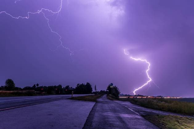 News Bilder des Tages Das Tief Lambert bringt Regen, Wind, Donner, Blitze im Raum Leipzig. Hier an der Autobahn A14. Tief Lambert über Leipzig *** Low Lambert brings rain, wind, thunder, lightning in the Leipzig area Here on the A14 freeway Low Lambert over Leipzig
