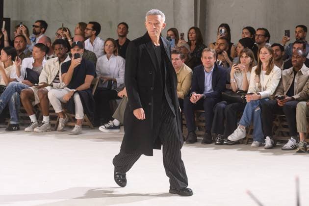 Paris Fashion Week, AMI Alexandre Mattiussi Modenschau - Vincent Cassel läuft als Model PFW - Vincent Cassel Models For AMI Alexandre Mattiussi Actor Vincent Cassel walks the runway during the Ami Alexandre Mattiussi Menswear Spring Summer 2024 show as part of Paris Fashion Week on June 22, 2023 in Paris, France. Photo by Laurent Zabulon ABACAPRESS.COM Paris France  Copyright: xZabulonxLaurent ABACAx 857993_017 ZabulonxLaurent ABACAx 857993_017