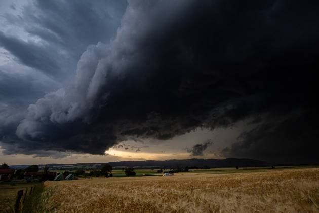 Bilder des Jahres 2023, News June 06 News Themen der Woche KW25 News Bilder des Tages 22.06.2023, GER, Unwetterfront zieht über Thüringen Hessen zeigt die Unwetterfront welche über Hessen Thüringen gezogen ist inkl. Zellen Gewitter Gewitterzellen Herleshausen Neukirchen Eise Feld Thüringen Deutschland *** 22 06 2023, GER, storm front moves over Thuringia Hesse shows the storm front which moved over Hesse Thuringia incl cells thunderstorm thunderstorm cells Herleshausen Neukirchen Eise field Thuringia Germany