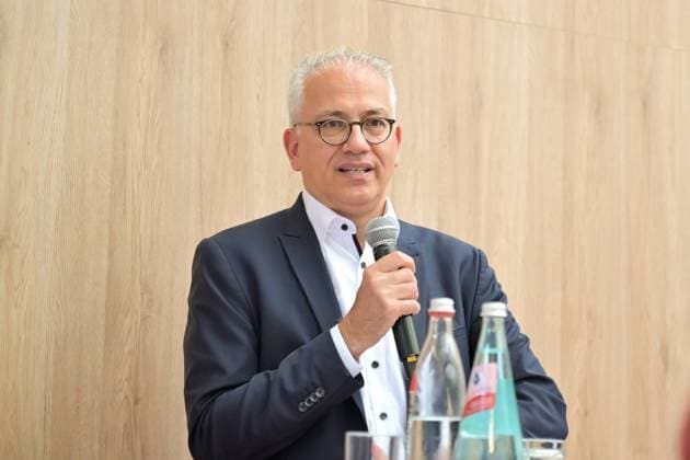 23.06.2023, xbrx, Wirtschaft Eurobike Festival 2023, emspor, v.l. Tarek Al-Wazir (GER), Hessischer Minister für Wirtschaft, Energie, Verkehr und Wohnen, Vortrag, Nah Mobilitaet, Mobiles Hessen 2030 Frankfurt *** 23 06 2023, xbrx, economy Eurobike Festival 2023, emspor, v l Tarek Al Wazir GER , Hessian Minister of Economy, Energy, Transport and Housing, lecture, Nah Mobilitaet, Mobiles Hessen 2030 Frankfurt.