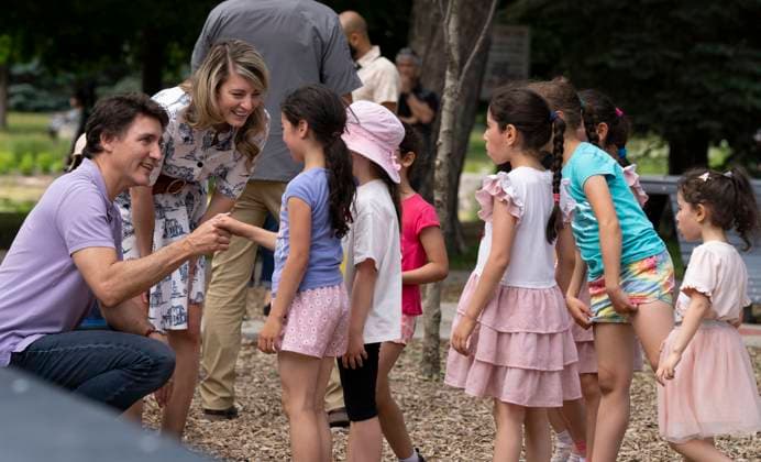News Bilder des Tages June 23, 2023, MONTREAL, PQ, CANADA: Prime Minister Justin Trudeau, and Minister of Foreign Affairs Melanie Jolie greet children in the park prior to attending a Fete nationale du Quebec event on Friday, June 23, 2023 in Montreal. MONTREAL CANADA  - ZUMAc35_ 20230623_zaf_c35_054 Copyright: xChristinnexMuschix