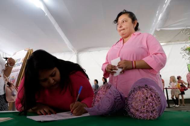 June 23, 2023, Mexico City, Mexico: Dozens of couples participate in same-sex weddings at the Mexico City Civil Registry at its headquarters in Mexico City. on June 23, 2023 in Mexico City, Mexico Mexico City Mexico - ZUMAe321 20230624_zia_e321_009 Copyright: xLuisxBarronx