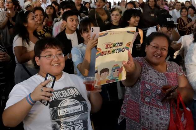 June 23, 2023, Mexico City, Mexico: People receive their request for a change of gender when they are under age or their birth certificate with their change of gender at the Civil Registry of Mexico City at its headquarters in Mexico City . on June 23, 2023 in Mexico City, Mexico Mexico City Mexico - ZUMAe321 20230624_zia_e321_031 Copyright: xLuisxBarronx