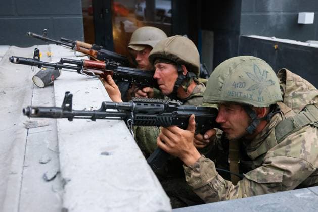 RUSSIA, ROSTOV-ON-DON - JUNE 24, 2023: PMC Wagner fighters stand outside the Southern Military District headquarters. Erik Romanenko TASS  60033950