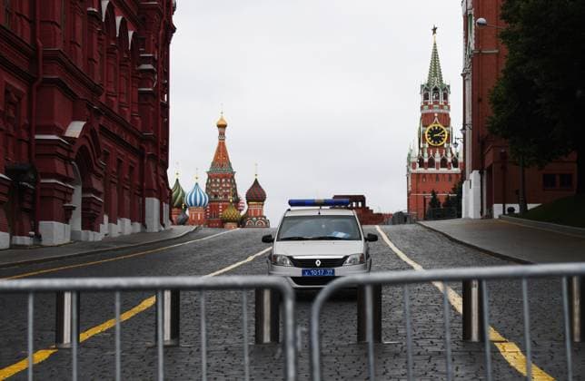 Russia Mutiny Attempt Security Measures 8466752 24.06.2023 A police car is seen on Red Square closed to public in Moscow, Russia. A counter-terrorist operation regime has been introduced in the Russian capital and the Moscow Region in order to prevent possible terrorist acts, after head of the Wagner Group private military company Yevgeny Prigozhin called for armed rebellion and reached the southern city of Rostov-on-Don with his troops. Kirill Zykov Sputnik Moscow Russia  Copyright: xKirillxZykovx
