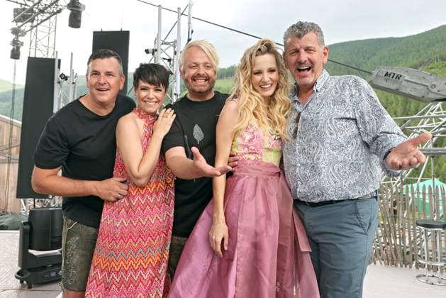 ORF When the music plays singer Marc Pircher , singer Francine Jordi , singer Ross Antony , singer Melissa Naschenweng and singer Semino Rossi on the sidelines of rehearsals for the music open air When the music plays on 23 06 2023 in Bad Kleinkirchheim 20230623SBK0004