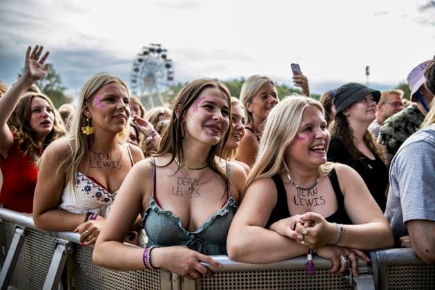 Dean Lewis live at Tinderbox 2023, Odense, Denmark Odense, Denmark. 24th, June 2023. Festival goers seen at a live concert with the Australian singer Dean Lewis during the Danish music festival Tinderbox 2023 in Odense. Odense Denmark  Copyright: xGonzalesxPhoto LassexLagonix