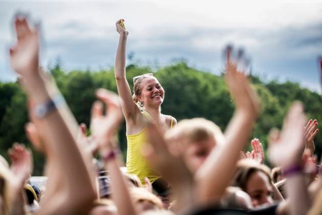 Dean Lewis live at Tinderbox 2023, Odense, Denmark Odense, Denmark. 24th, June 2023. Festival goers seen at a live concert with the Australian singer Dean Lewis during the Danish music festival Tinderbox 2023 in Odense. Odense Denmark  Copyright: xGonzalesxPhoto LassexLagonix