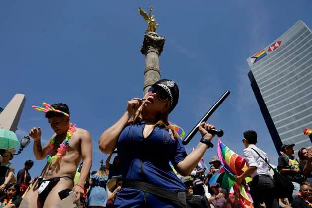 LGBTTTIQA Pride March In Mexico City A woman dressed as a policewoman at the Angel de la Independencia in Mexico City, on the occasion of the LGBTTTIQA Pride March in Mexico. Mexico City Mexico City Mexico  Copyright: xGerardoxVieyrax originalFilename: vieyra-notitle230624_npotP.jpg