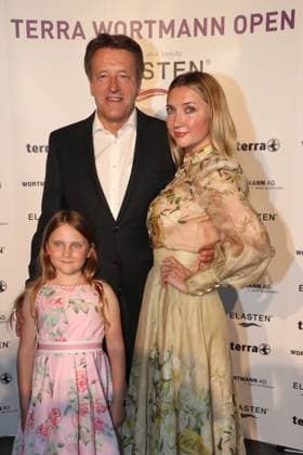 24 06 2023, Hall Westphalia , Red Carpet event as part of the 30 TERRA WORTMANN OPEN, ATP500, OWL Arena, semi-final day Tournament director and fashion entrepreneur Ralf Weber together with daughter and wife Irina North Rhine Westphalia Germany