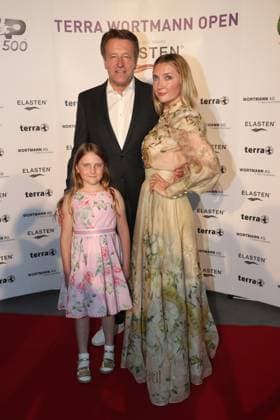 24 06 2023, Hall Westphalia , Red Carpet event as part of the 30 TERRA WORTMANN OPEN, ATP500, OWL Arena, semi-final day Tournament director and fashion entrepreneur Ralf Weber together with daughter and wife Irina North Rhine Westphalia Germany
