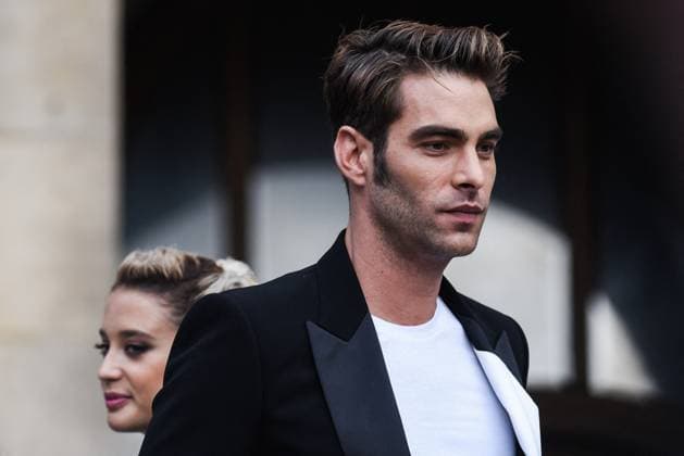 PFW - Balmain Arrivals Jon Kortajarena and Maria Pedraza pose before the runway during the Balmain Womenswear Spring summer 2020 show as part of Paris Fashion Week in Paris, on September 27, 2019. Photo by Julie Sebadelha ABACAPRESS.COM Paris France  Copyright: xSebadelhaxJulie ABACAx 702192_031 SebadelhaxJulie ABACAx 702192_031