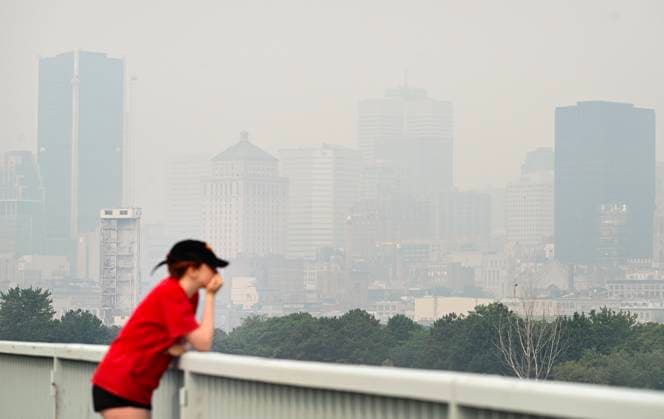 June 25, 2023, Montreal, PQ, Canada: The skyline of Montreal is obscured by a haze of smog, Sunday, June 25, 2023, as a smog warning is in effect for Montreal and multiple regions of the province due to forest fires. Montreal Canada  - ZUMAc35_ 20230625_zaf_c35_010 Copyright: xGrahamxHughesx
