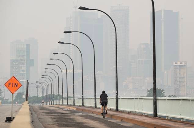 June 25, 2023, Montreal, PQ, Canada: The skyline of Montreal is obscured by a haze of smog, Sunday, June 25, 2023, as a smog warning is in effect for Montreal and multiple regions of the province due to forest fires. Montreal Canada  - ZUMAc35_ 20230625_zaf_c35_013 Copyright: xGrahamxHughesx