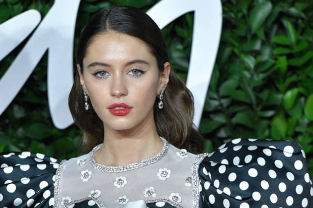 Fashion Awards 2019 - London Iris Law attending the Fashion Awards 2019 at the Royal Albert Hall in London, England on December 02, 2019. Photo by Aurore Marechal ABACAPRESS.COM London United Kingdom  Copyright: xMarechalxAurore ABACAx 711524_136 MarechalxAurore ABACAx 711524_136