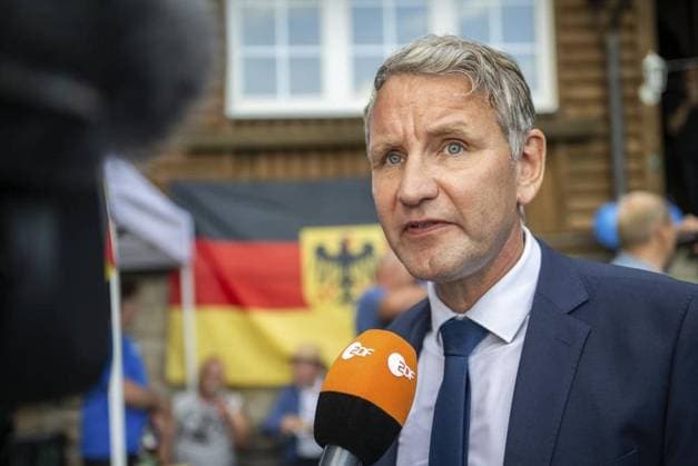 Stichwahl des Landrats im Landkreis Sonneberg *** NUR FÜR REDAKTIONELLE ZWECKE *** EDITORIAL USE ONLY ***<p>25 06 2023-Sonneberg: Stichwahl des Landrats im Landkreis Sonneberg Am 25. Juni findet die Stichwahl für das Amt des Landrats im Landkreis Sonneberg statt. Der amtierende Landrat Jürgen Köpper (CDU) geht in die Stichwahl gegen den AfD-Kandidaten Robert Sesselmann im Foto: Thüringens AfD-Landeschef Björn Höcke gibt während der AfD-Wahlparty dem ZDF ein Interview ( Deutschland Thueringen Sonneberg Copyright: SaschaxFromm *** Runoff election of the district administrator in the Sonneberg district FOR EDITORIAL PURPOSES ONLY EDITORIAL USE ONLY p 25 06 2023 Sonneberg Runoff election of the district administrator in the Sonnebe Copyright: SaschaxFromm doc7qtamigwhgyhapaemh7 ,EDITORIAL USE ONLY
