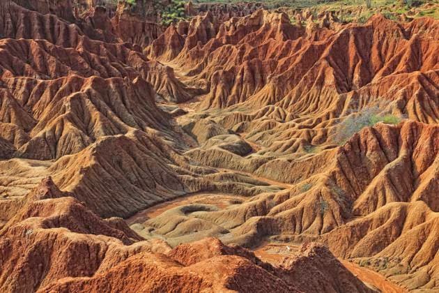 Creative Highlights World Republik Kolumbien, Tatacoa-Wüste, Landschaft im Departement Huila, Desierto de la Tatacoa, Tatacoa-Wüste ist eine ca. 330 km² grosse Wüste in Kolumbien, im noerdlichen Teil der Provinz Huila im Tal des Río Magdalena, einem Trockenbecken am Fuss der Ostkordillere, tropischer Trockenwald, verspielte Felskegel, ausgewaschene Schluchten und Gesteinsformationen, Kolumbien