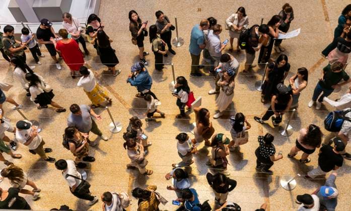 Metropoitan Museum of Art in New York Visitors wait on a snake line to purchase admission tickets to the Metropolitan Museum of Art in New York on Sunday, June 25, 2023. (  RichardxB.xLevine