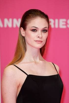 Canneseries - Day 4 Pauline Renevier pose on the pink carpet during Canneseries Festival on October 11, 2021 in Cannes, France. Photo by Marco Piovanotto ABACAPRESS.COM Cannes France  Copyright: xPiovanottoxMarco ABACAx 784156_101 PiovanottoxMarco ABACAx 784156_101