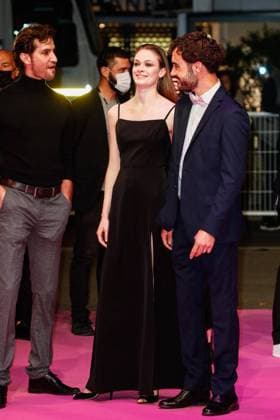 Canneseries - Day 4 Giovanni Funiati, Pauline Renevier pose on the pink carpet during Canneseries Festival on October 11, 2021 in Cannes, France. Photo by Marco Piovanotto ABACAPRESS.COM Cannes France  Copyright: xPiovanottoxMarco ABACAx 784156_126 PiovanottoxMarco ABACAx 784156_126