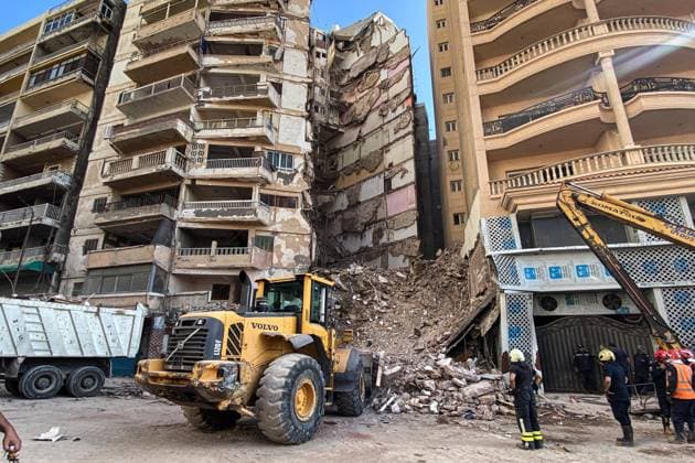 News Themen der Woche KW26 Bilder des Jahres 2023, News 06 Juni News Bilder des Tages (230626) -- ALEXANDRIA (EGYPT), June 26, 2023 -- People work at the site where a residential building collapsed in Alexandria, Egypt, on June 26, 2023. A 13-storey residential building in Alexandria collapsed on Monday, leaving at least four people wounded and several others trapped under the rubble. (Photo by Xinhua) EGYPT-ALEXANDRIA-RESIDENTIAL BUILDING-COLLAPSE MohamedxAhmed 