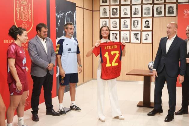 27-06-2023 Madrid Queen Letizia, with the Spanish women soccer team which will play at the at the FIFA womens world cup in Australia and New Zealand, in Madrid. Â  Copyright: xPPEx