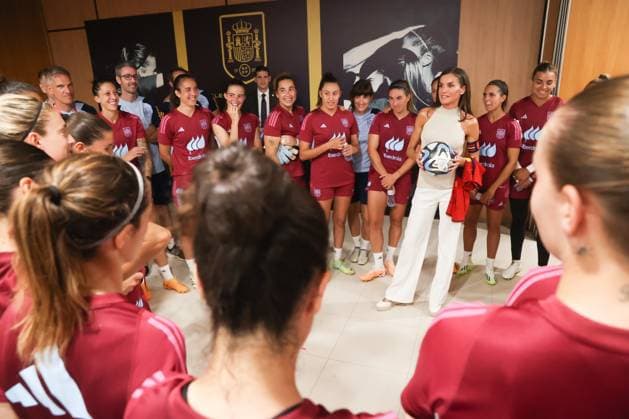 27-06-2023 Madrid Queen Letizia, with the Spanish women soccer team which will play at the at the FIFA womens world cup in Australia and New Zealand, in Madrid. Â  Copyright: xPPEx