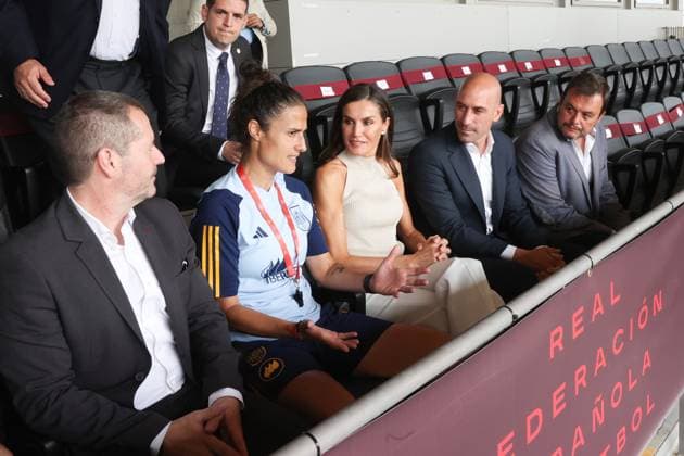 27-06-2023 Madrid Queen Letizia and Montse Tome, with the Spanish women soccer team which will play at the at the FIFA womens world cup in Australia and New Zealand, in Madrid. Â  Copyright: xPPEx