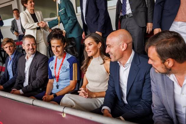 27-06-2023 Madrid Queen Letizia and Montse Tome, with the Spanish women soccer team which will play at the at the FIFA womens world cup in Australia and New Zealand, in Madrid. Â  Copyright: xPPEx