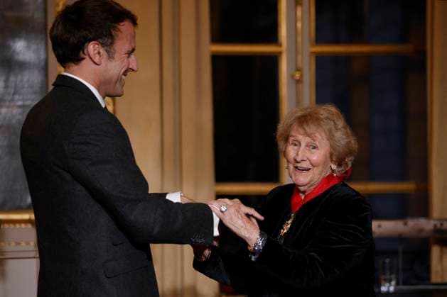 President Macron Awards The Legion Of Honor To Antonine Maillet - Paris French President Emmanuel Macron (L) awards with the Medal of Honor Acadian writer Antonine Maillet (R) at the Elysee Palace in Paris, France, 24 November 2021. Photo by Yoan Valat Pool ABACAPRESS.COM Paris France  Copyright: xValatxYoan Pool ABACAx 789308_013 ValatxYoan Pool ABACAx 789308_013