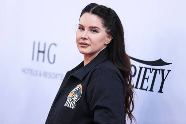 Variety 2021 Music Hitmakers Brunch - LA LOS ANGELES, CALIFORNIA, USA - DECEMBER 04: Singer Lana Del Rey arrives at the Variety 2021 Music Hitmakers Brunch presented by Peacock and Girls5eva and sponsored by IHG Hotels and Resorts held at the City Market Social House on December 4, 2021 in Los Angeles, California, United States. Photo by Xavier Collin Image Press Agency ABACAPRESS.COM Los Angeles California United States  Copyright: xCollinxXavier ImagexPressxAgencyxABACAx 790517_014 CollinxXavier ImagexPressxAgencyxABACAx 790517_014