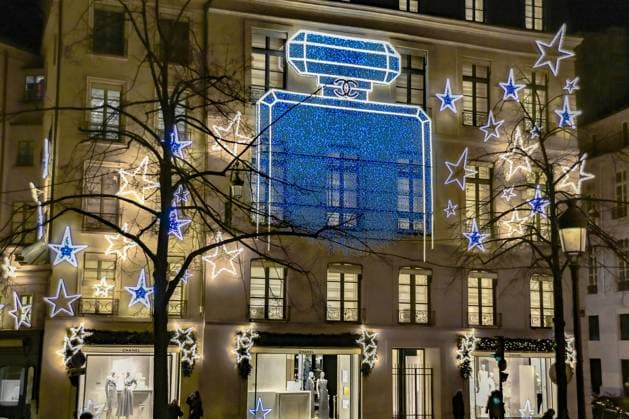 Luxury Brands Illuminations - Paris llumination of the luxury brands during Christmas holiday season on rue Cambon, Chanel, in Paris, France, December 8, 2021. Photo by Jana Call me J ABACAPRESS.COM Paris France  Copyright: xJanaxCallxmexJ ABACAx 791008_035 JanaxCallxmexJ ABACAx 791008_035