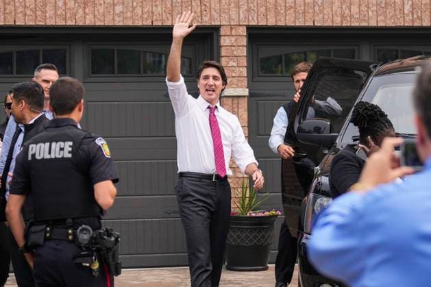 June 28, 2023, Mississauga, ON, CANADA: Prime Minister Justin Trudeau waves at protestors after making a child care funding announcement in Mississauga, Ont., Wednesday, June 28, 2023. Mississauga CANADA  - ZUMAc35_ 20230628_zaf_c35_066 Copyright: xAndrewxLahodynskyjx