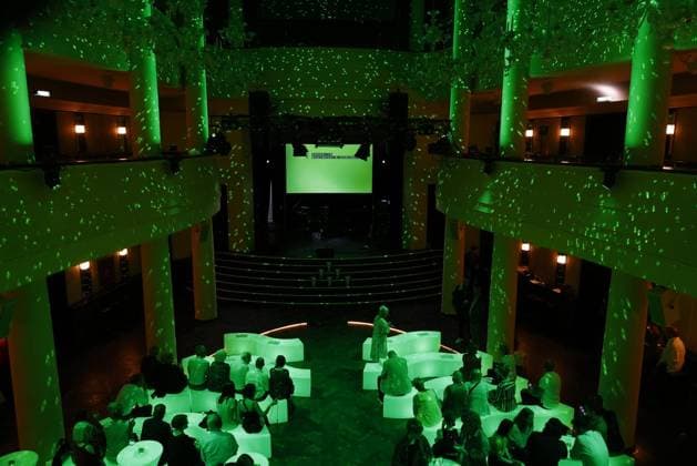 <p>Das Publikum im Saal vor der Verleihung des Umweltpreises Green Buddy Award im Metropol Schoeneberg. am 28. Juni 2023 in Berlin. Deutschland Berlin Berlin Copyright: MichelexTantussi