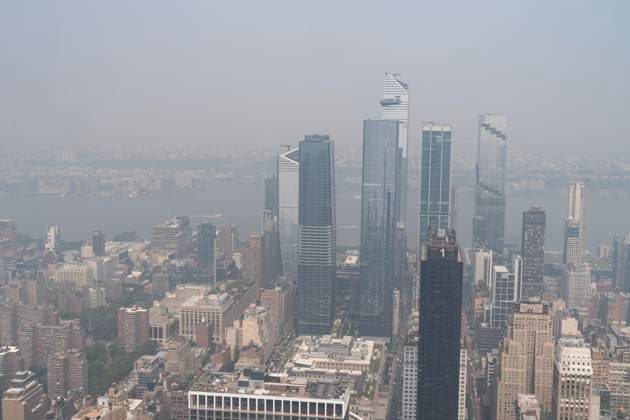 June 30, 2023, New York, New York, United States: View of the city skylines from top of the Empire State Building as unhealthy air quality blanketed New York City on June 30, 2023 because of Canadian wildfires. Government reported air quality index more than 170 around the city. New York United States - ZUMAr339 20230630_znp_r339_004 Copyright: xLevxRadinx