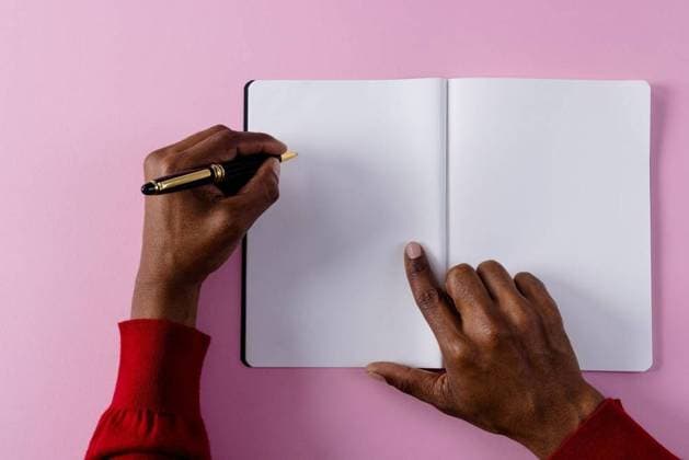 Tschechien, Hochschule streicht wegen KI und Plagiate Bachelorarbeiten Hands of biracial man holding pen and writing in notebook with copy space on pink background Hands of biracial man holding pen and writing in notebook with copy space on pink background. Literature, writing, leisure time and books., model released, , property released, Cape Town, South Africa, 2023-04-04T22:00:00.000Z, 4098794.jpg, people,hand,biracial,man,holding,pen,writing,notebook,copy space,pink background,literature,leisure time,book,library,study,knowledge,read,textbook,education,school,pencil,student,studying,page,reading,desk,university,learn,learning,document,laptop,college,note,copy,space,pink,background,leisure,time Mid Adult,Man,Male,Multiracial