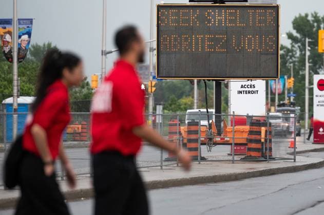 July 1, 2023, Ottawa, ON, Canada: A sign reads Seek Shelter in both English and French after an evacuation order was issued for the LeBreton Flats area where Canada Day celebrations were taking place on Canada Day in downtown Ottawa, on Saturday, July 1, 2023. Ottawa Canada  - ZUMAc35_ 20230701_zaf_c35_111 Copyright: xSpencerxColbyx