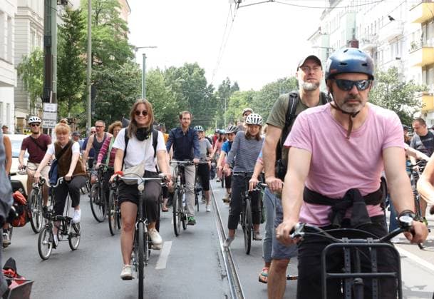 02 07 2023, Berlin Germany Under the hashtag nichtmituns there is a demo for cycling by Changing Cities, the start is at Eberswalder Straße