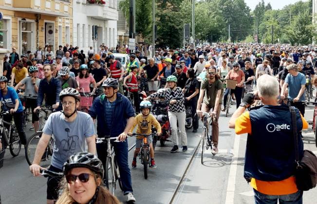 02 07 2023, Berlin Germany Under the hashtag nichtmituns there is a demo for cycling by Changing Cities, the start is at Eberswalder Straße