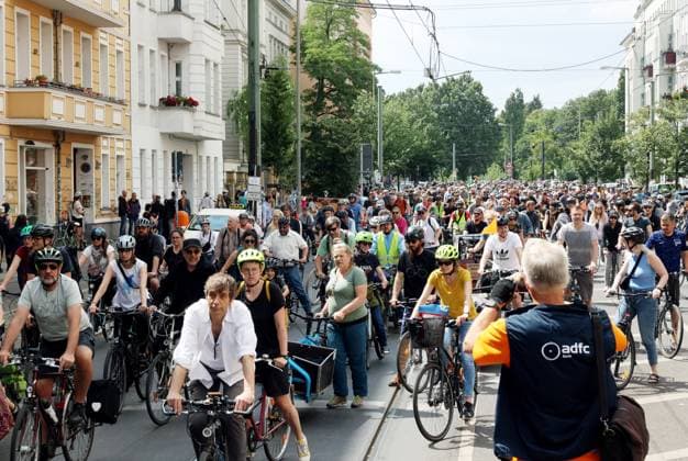 02 07 2023, Berlin Germany Under the hashtag nichtmituns there is a demo for cycling by Changing Cities, the start is at Eberswalder Straße