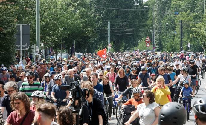 02 07 2023, Berlin Germany Under the hashtag nichtmituns there is a demo for cycling by Changing Cities, the start is at Eberswalder Straße