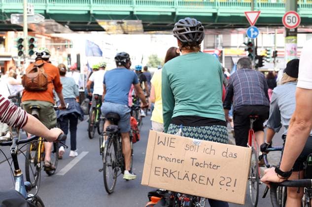 02 07 2023, Berlin Germany Under the hashtag nichtmituns there is a demo for cycling by Changing Cities, the start is at Eberswalder Straße